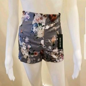 River island Women's high waist short us size 6